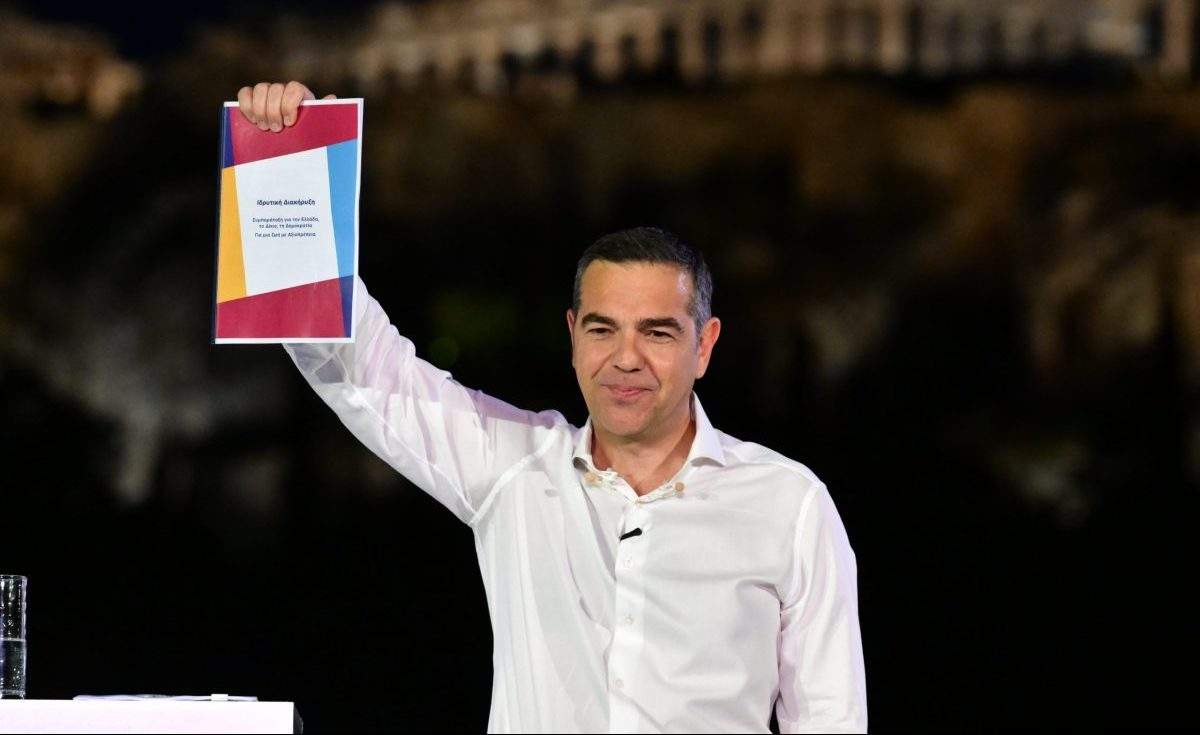 Σάλος στις ΗΠΑ: Αστυνομικός χτυπά 16χρονο μαθητή μέσα σε σχολείο – Σκληρό βίντεο