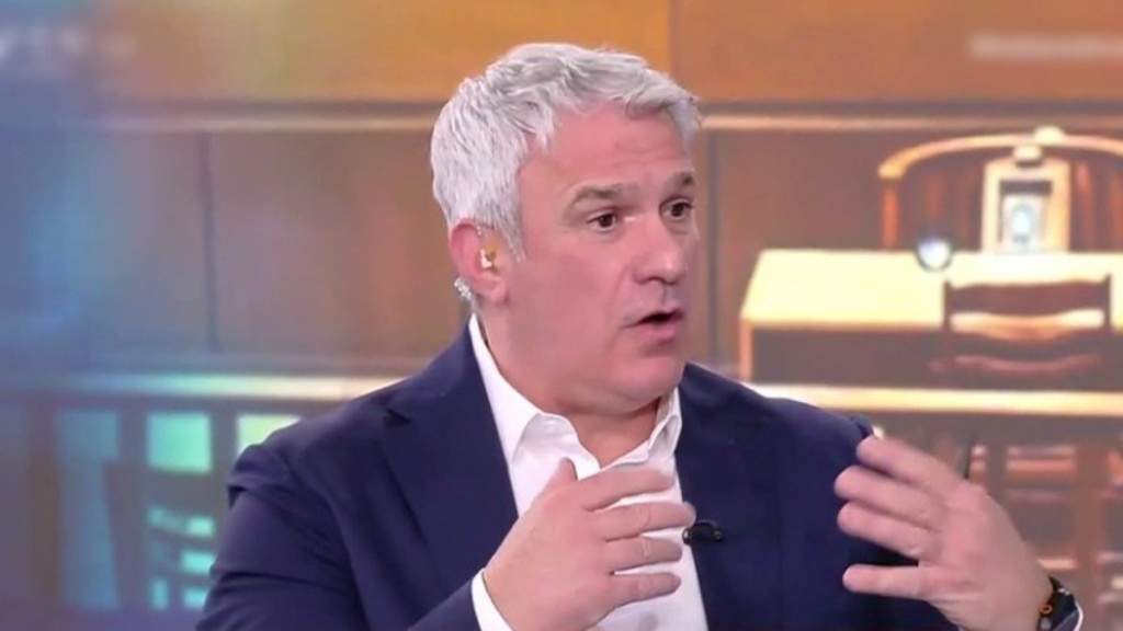 Μαρία Καρυστιανού: Η “μεταφυσική” ιστορία για το πουκάμισο με το μαύρο τριαντάφυλλο – “Τελικά το επέλεξε η Μάρθη”, η ανάρτηση του Βασίλη Ζούλια
