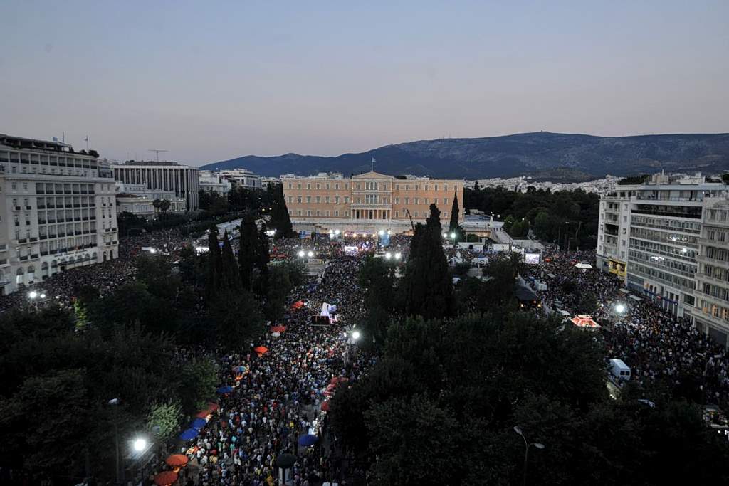 Η Γη της Ελιάς: Ο Κωνσταντίνος σκάβει το λάκκο της Ισμήνης