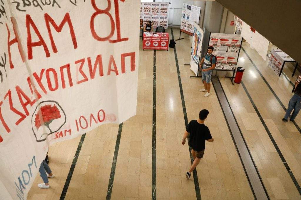 Survivor –  Μαλλιαρός: «Από θαύμα ζει ο Σταύρος – Του έδεσαν τα πόδια και…»