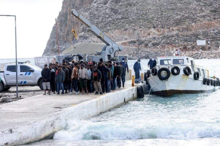 Η Nτόρα άλλαξε τη διαθήκη της για το νέο εγγόνι της – 1 σπίτι, 1 καράβι και 500.000 ευρώ παίρνει ο μικρός Άγγελος