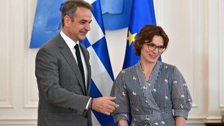 Φωτιά τώρα στο Κρυονέρι Αττικής