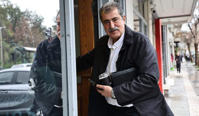 Πολάκης: «Παραμένω στα όργανα του ΣΥΡΙΖΑ» – Η ανάρτησή του