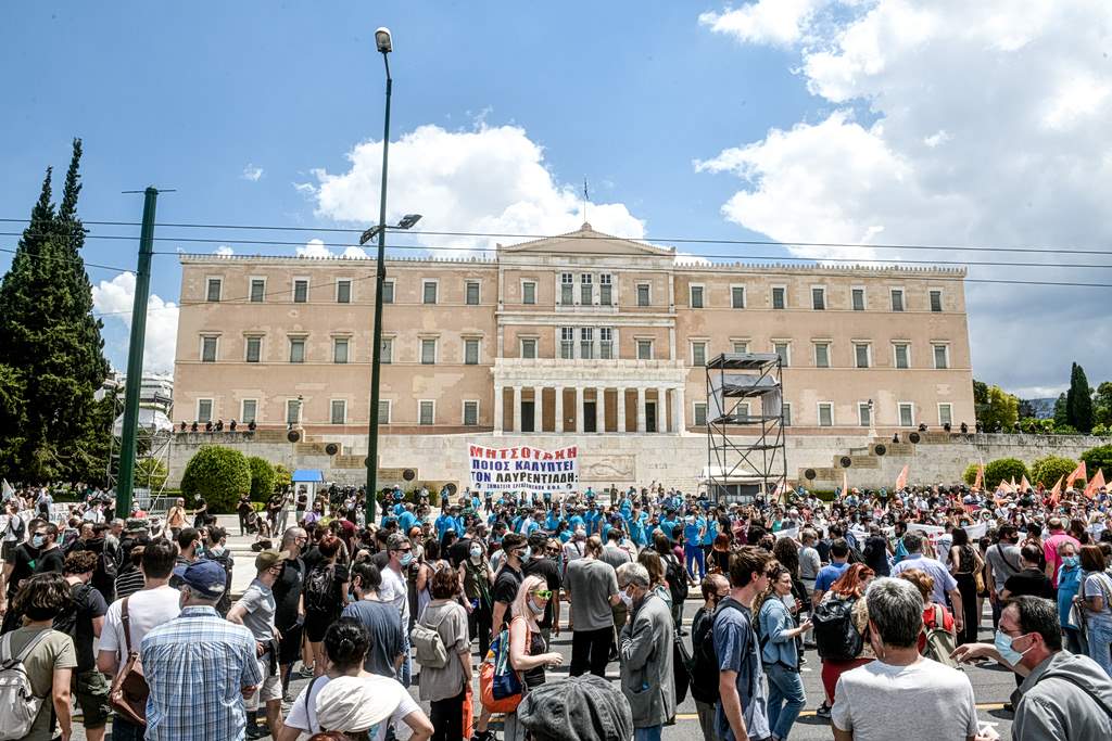Πόρτο Λεόνε: Την ξεφτιλίζει δίχως έλεος – «Μας ξεφτίλισες στη γειτονιά»