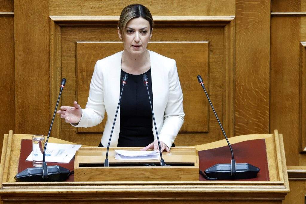 Άγιος Έρωτας: Η Ελένη «αδειάζει» το κοινό μυστικό της με τον Περικλή