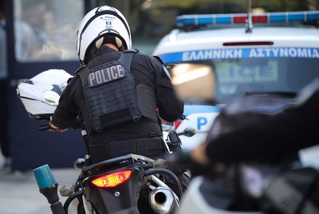 Πόρτο Λεόνε: Ορέστης και Βούλα φεύγουν για την Αμερική