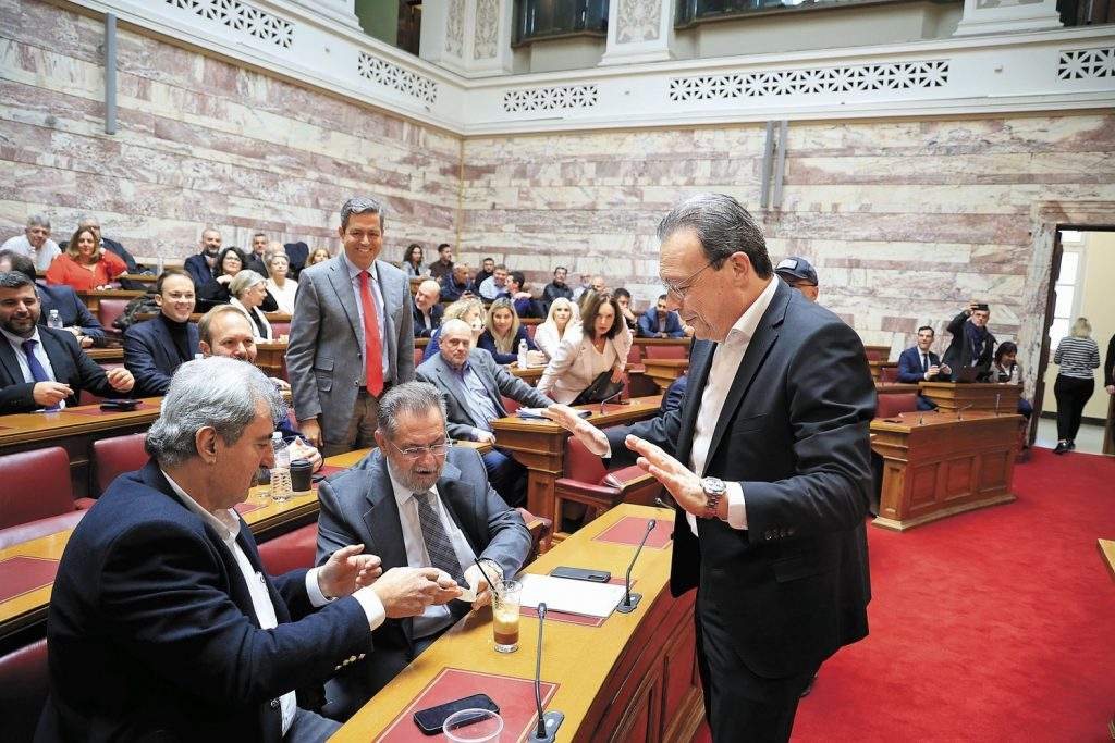 Με φόντο την κούρσα διαδοχής