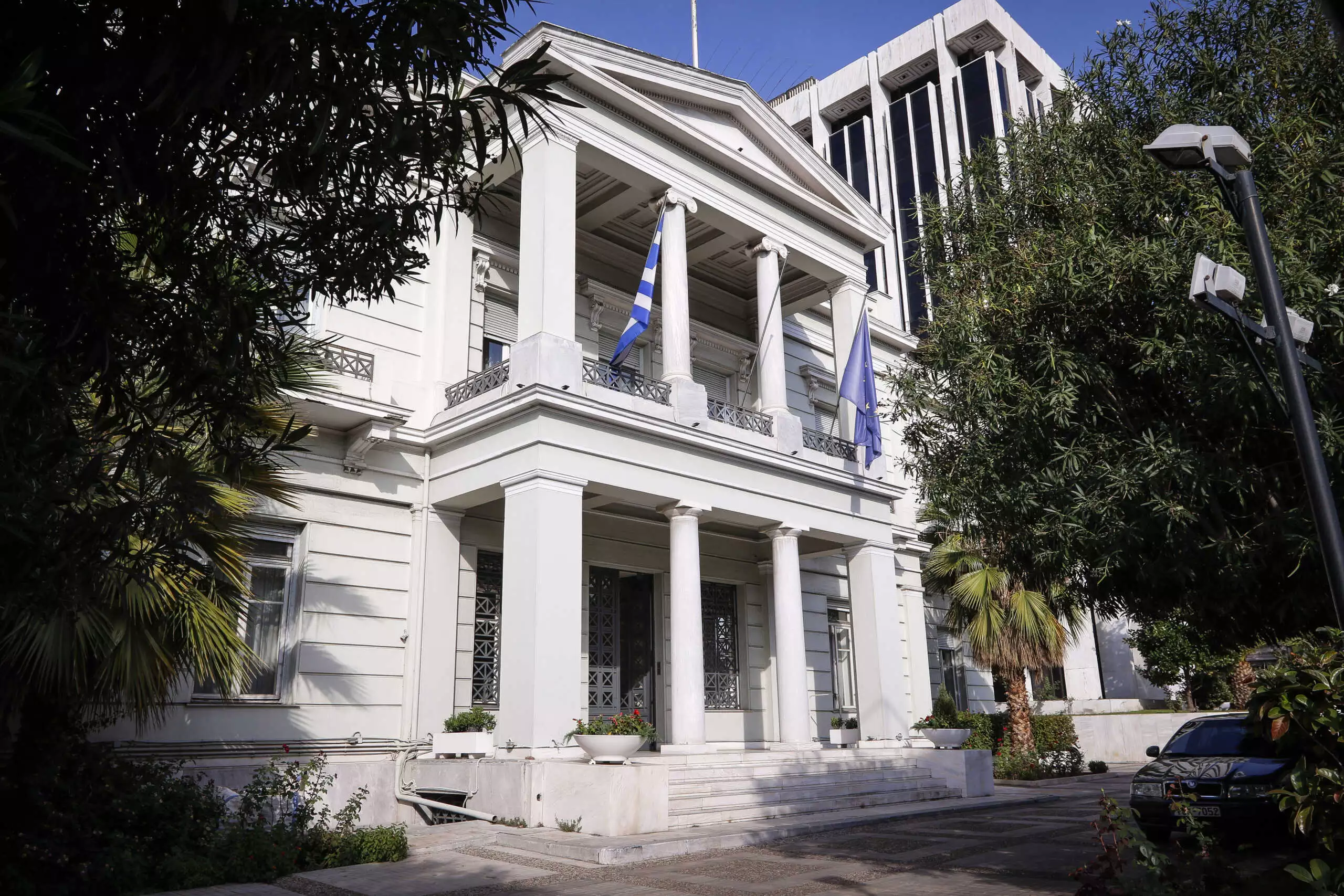 Μπαράζ προστίμων έως 6.000 ευρώ για ανυπότακτους και λιποτάκτες