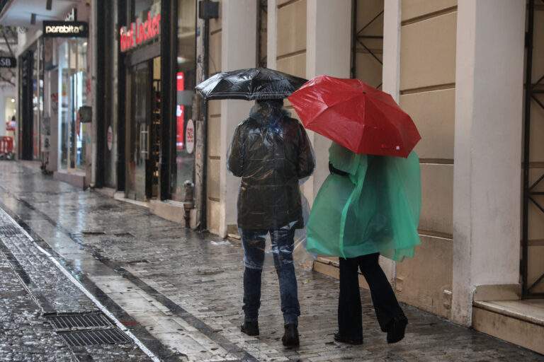 Πρεμιέρα σήμερα για τις Πανελλήνιες Εξετάσεις – Εξετάζονται στη Νεοελληνική Γλώσσα και Λογοτεχνία οι υποψήφιοι των Γενικών Λυκείων