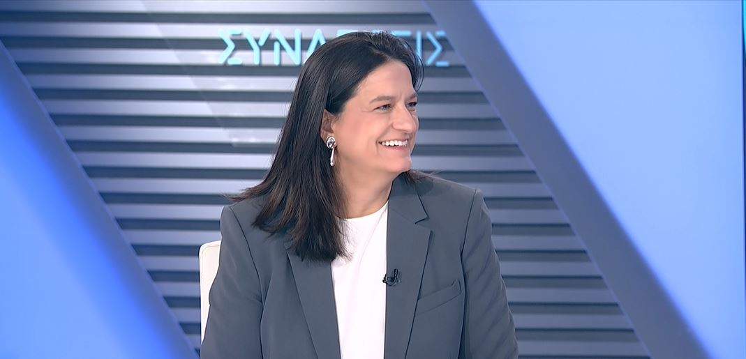 «Δεν καταλαβαίνει τίποτα» ο υπ. Υγείας των ΗΠΑ: Έπιασε δυο φίδια με τα χέρια, τον δάγκωσαν επανειλημμένα (video)