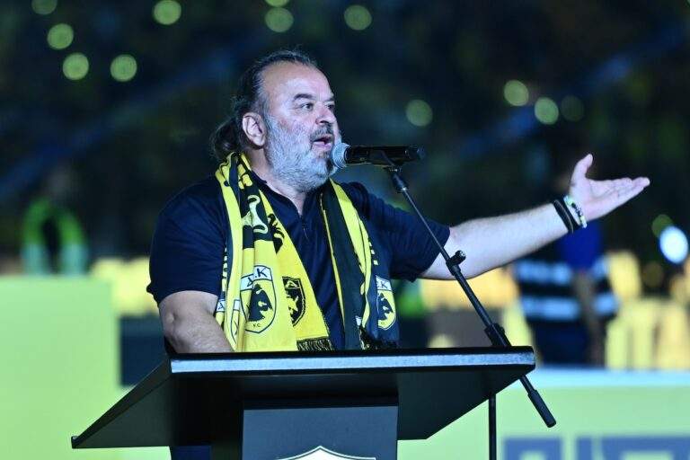 «Καρφιά» από την Καρυστιανού: «Πανικόβλητοι διαστρεβλώνουν τις θέσεις μας»
