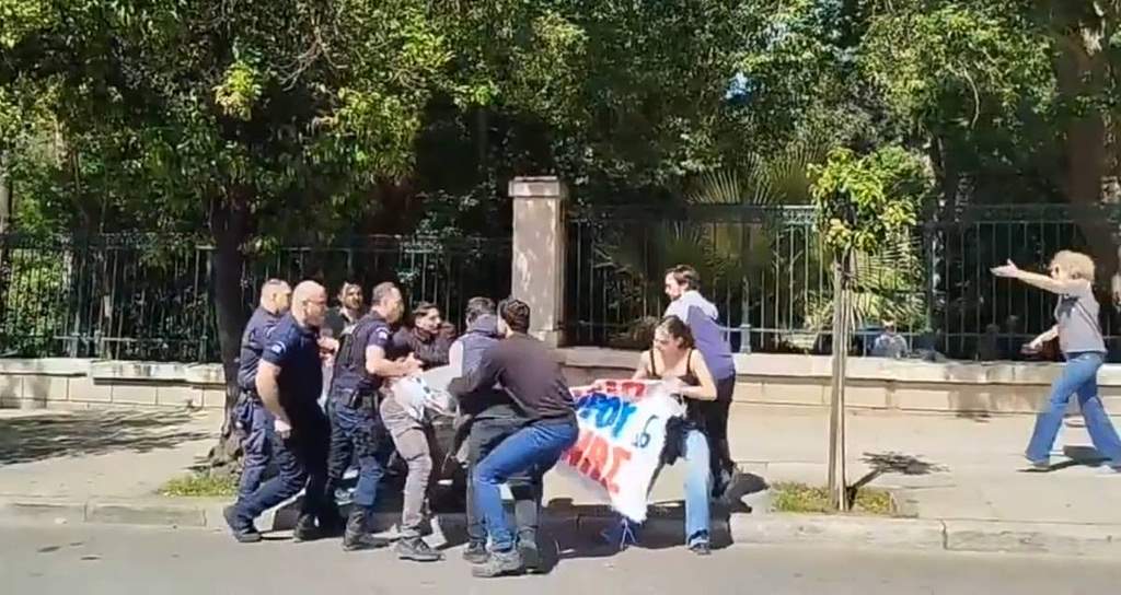 Να μ’ αγαπάς: Η Σοφία θολώνει και ορμά στον Μιχάλη