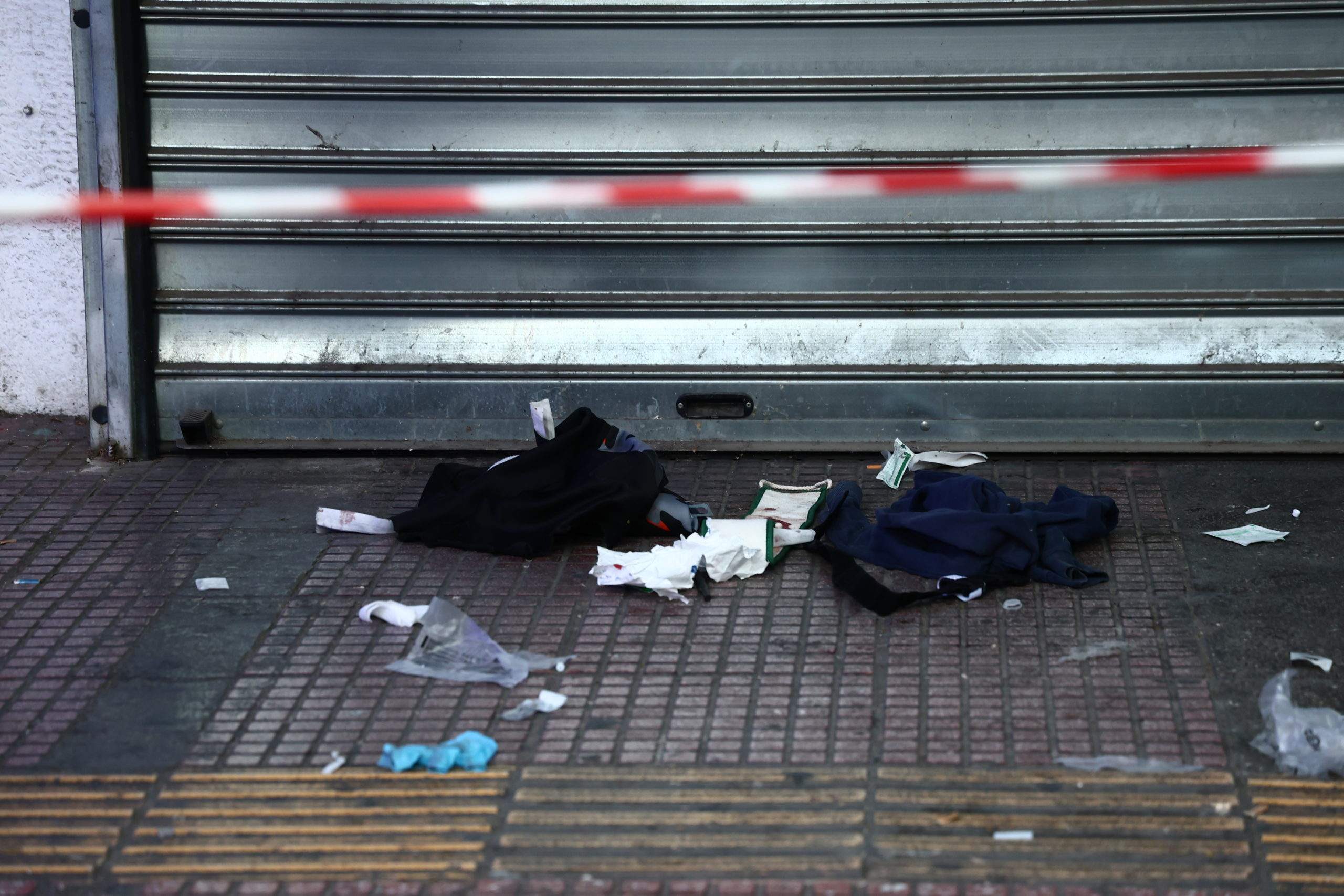 Χειροπέδες σε τρεις για τους πυροβολισμούς στα Πατήσια, ανάμεσα στους συλληφθέντες νταής που είχε μαχαιρώσει επιχειρηματία για ουρά σε καντίνα