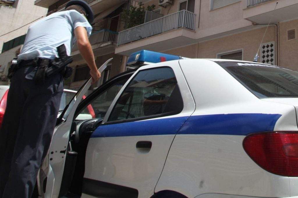 Πόρτο Λεόνε: Η Αλεξάνδρα αποφυλακίζεται και κατασκοπεύει τ…