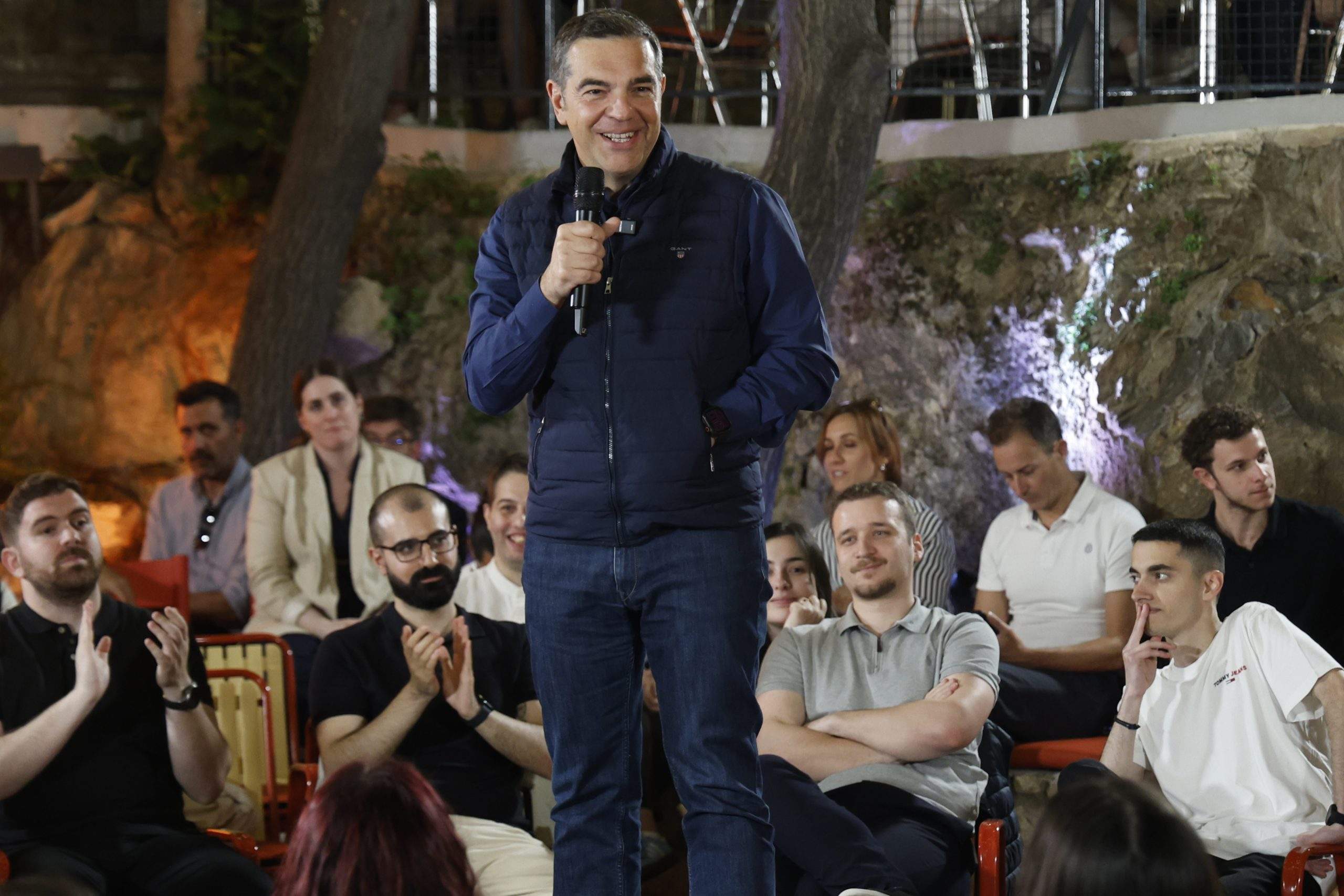 Χειροπέδες σε δύο «εισπράκτορες» σπείρας τηλεφωνικών απατών στην Καστοριά