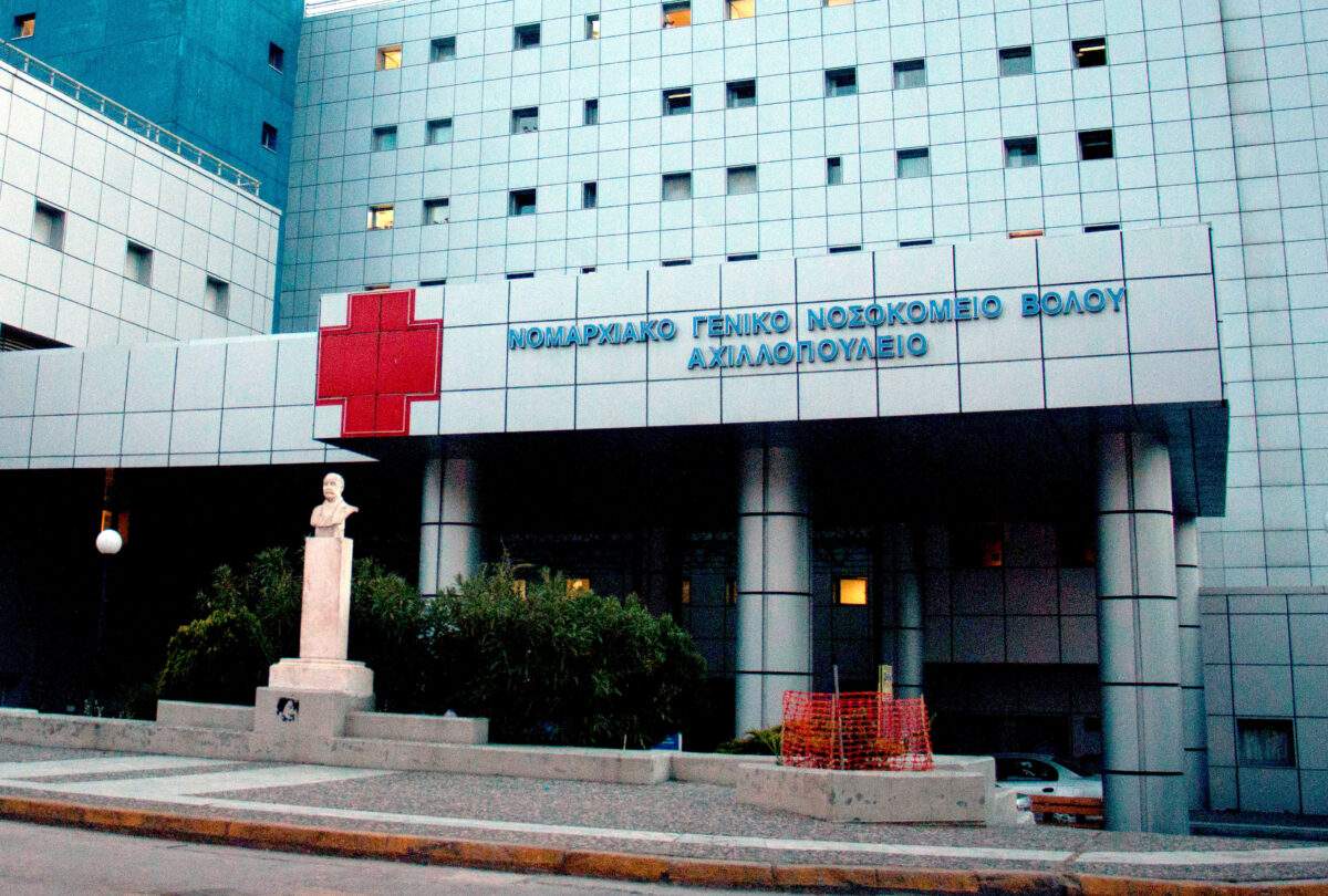 Προσοχή στις selfies: Γιατί η κίνηση «V» στις φωτογραφίες κρύβει κινδύνους για τα αποτυπώματά μας