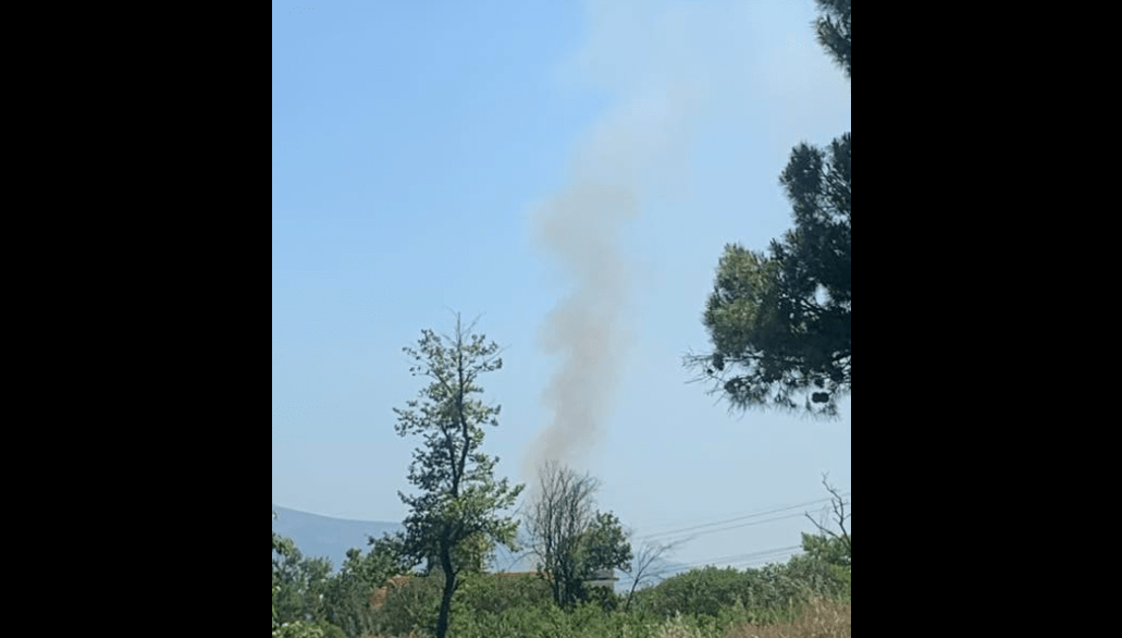 Φωτιά τώρα στο Κρυονέρι, κοντά σε σπίτια