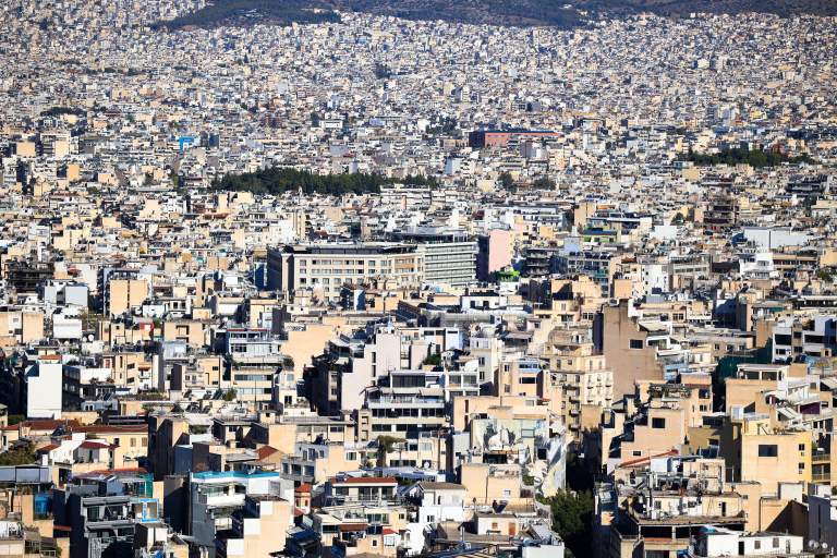 ΗΠΑ: Τρόμος σε πτήση – Επιβάτης προσπάθησε να ανοίξει την έξοδο κινδύνου και να πνίξει αεροσυνοδό