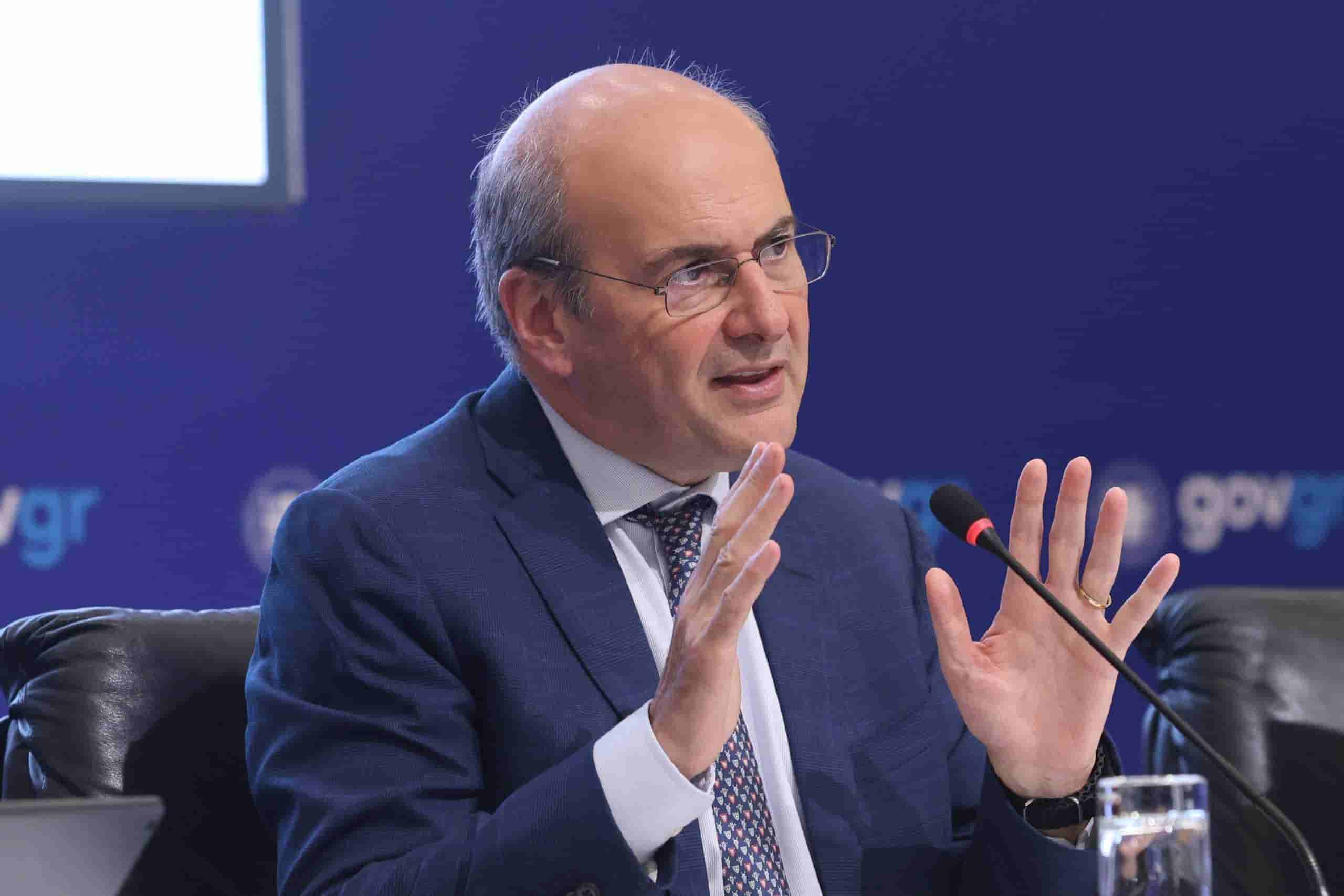 Μικρολίμανο: Δύο συλλήψεις σε πολυτελές κατάστημα για υπηρεσίες παρκαρίσματος και κατάληψη δημόσιου χώρου