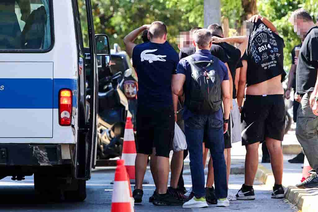 Η Γη της Ελιάς: Σε πανικό η Αριάδνη – Την παρατά στα κρύα του λουτρού και…