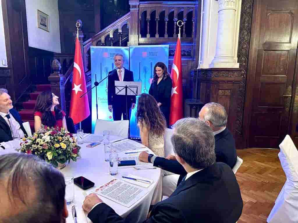 Άγιος Έρωτας: Πάρτι στο Χ με το φιλί Ελένης και Άννας – «Δώσε πόνο»