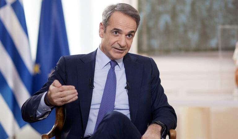 Άφησε άσπρα μαλλιά, δεν την αναγνωρίζει κανείς: Η «Σόφη» του Ντόλτσε Βίτα στα 57 της είναι γιαγιά με 2 εγγόνια