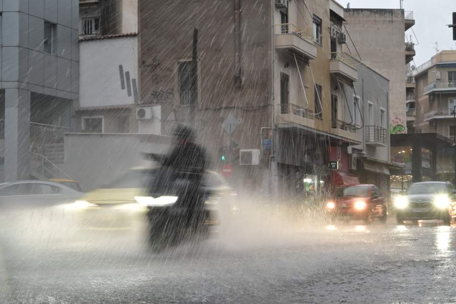 Ιράν: Οι επιθέσεις του προκάλεσαν τραυματισμούς και ζημιές στο Κουβέιτ, ισχυρίζεται το εμιράτο
