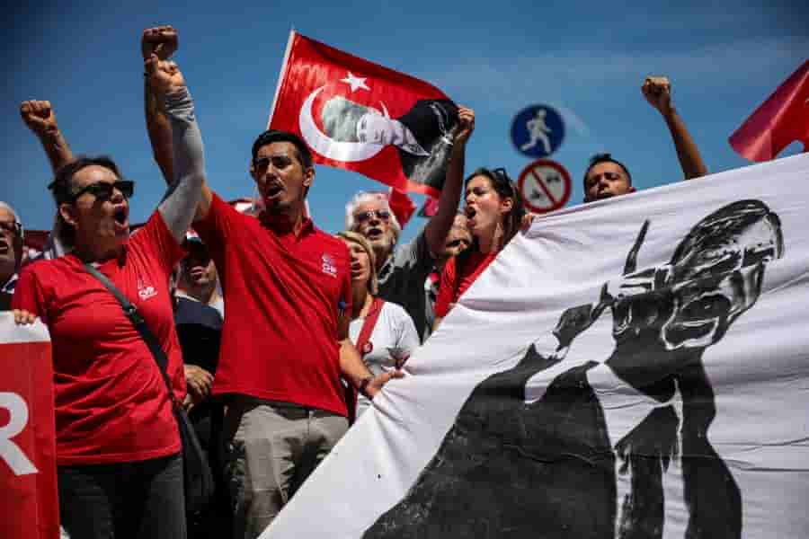Αποφασίζουν για την αρμάδα του Ορμούζ: Εν αναμονή της συμφωνίας ΗΠΑ – Ιράν