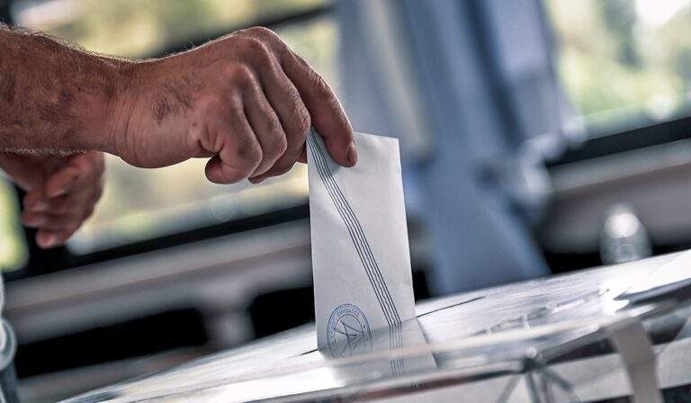 Διεθνής ανακούφιση μετά τη συμφωνία ΗΠΑ με Ιράν – Το Ορμούζ στο επίκεντρο των αντιδράσεων