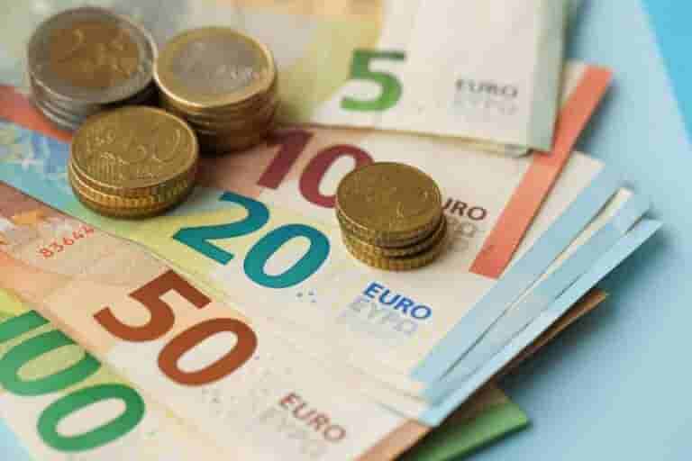 Δούρου σε Φάμελλο: Μας πετάτε στα σκυλιά όλους και δεν μας πρέπει
