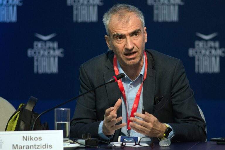 Σύρος: Προφυλακίστηκε τραγουδιστής για την αποπλάνηση 14χρονης – Αρνείται τις κατηγορίες