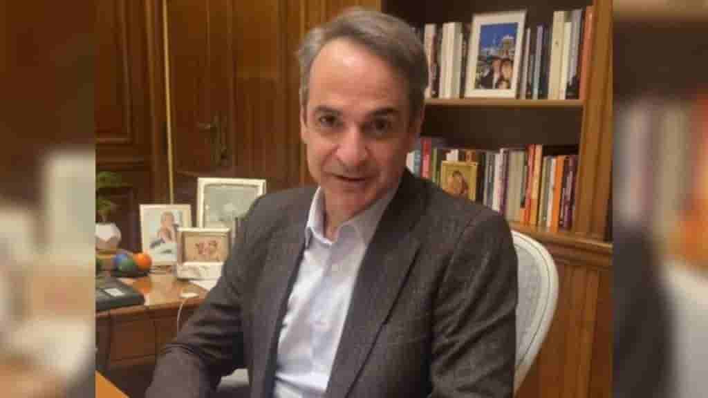 Σταμάτης Κραουνάκης: «Ο έρωτας είναι καθημερινό καύσιμο»