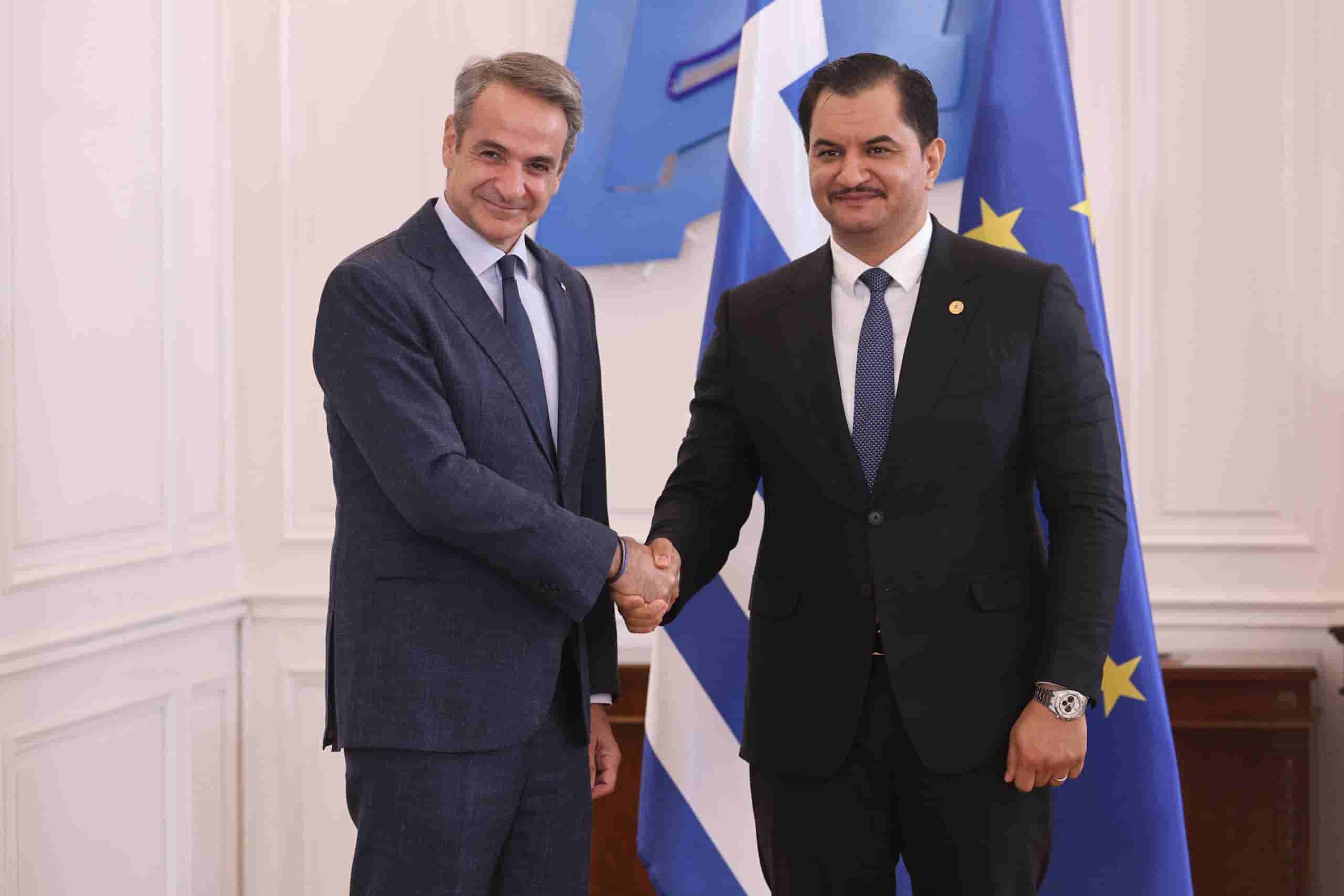 Τραμπ: Πλοία, πολλά φορτωμένα με πετρέλαιο, αρχίζουν να βγαίνουν από τα Στενά του Ορμούζ – Τι λέει το Ιράν