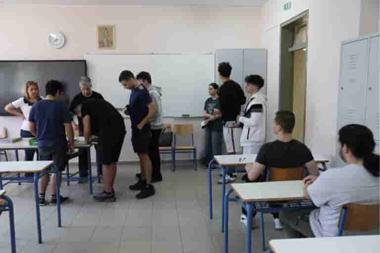 Πανελλήνιες 2026: Με μαθήματα ειδικότητας συνεχίζουν σήμερα οι υποψήφιοι των ΕΠΑΛ