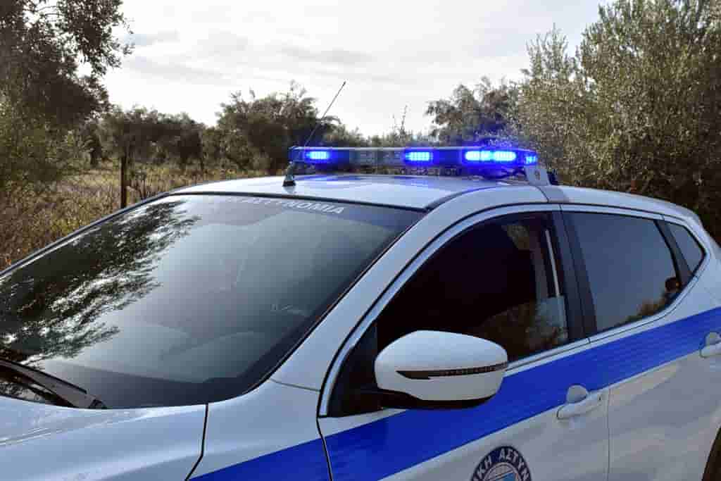 Η Γη της Ελιάς: Στάθης και Στέφανος στήνουν στον τοίχο τη Βασιλική