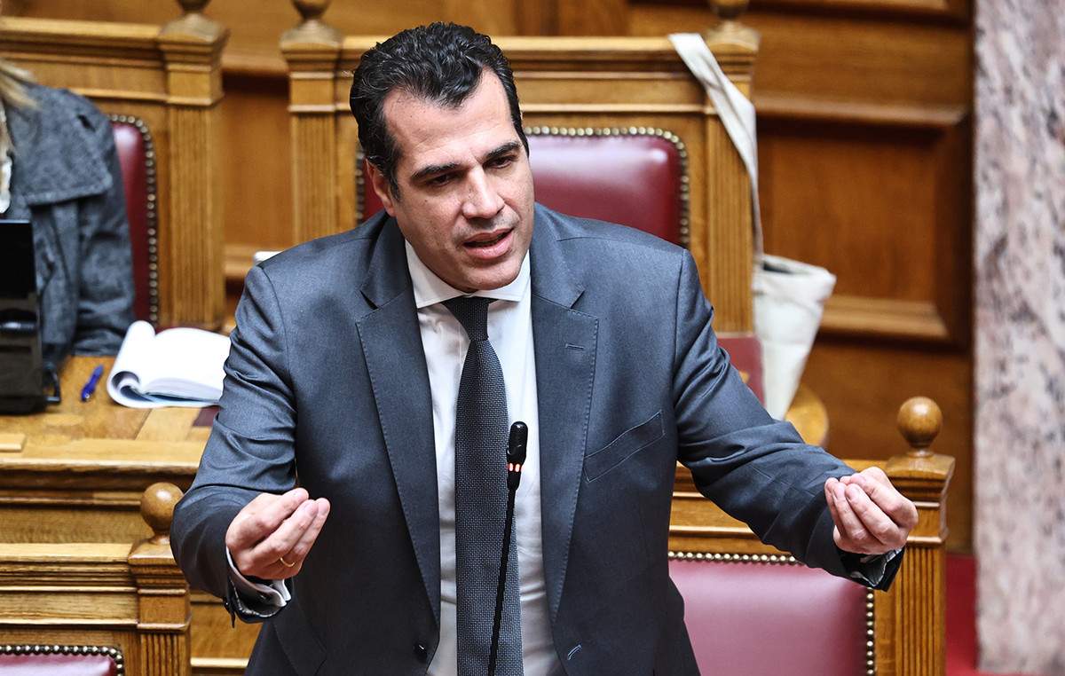 Qatargate: Οι τρεις Έλληνες που βρίσκονται στα βελγικά ραντάρ – Πού θα εκτελεστεί το ένταλμα Αβραμόπουλου
