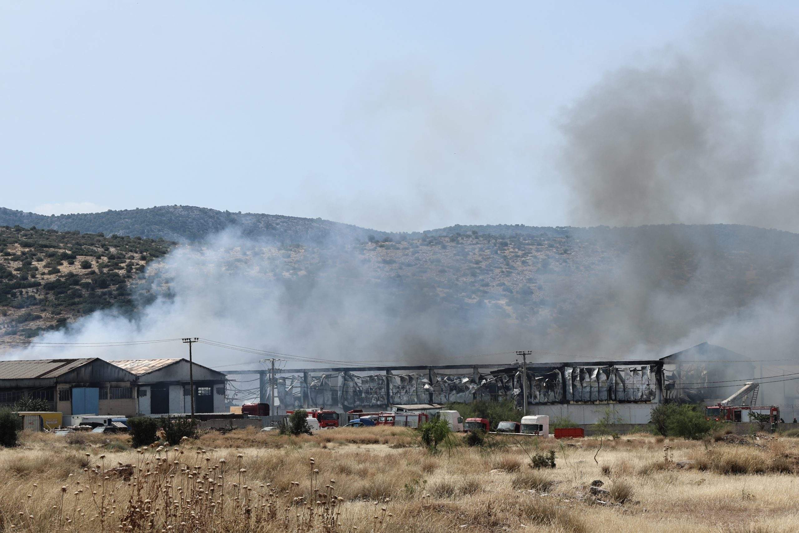 Επικίνδυνη οδήγηση σε σήραγγα: Οδηγός κινείται με τις πόρτες ανοιχτές θετοντας σε κίνδυνο τα διερχόμενα οχήματα