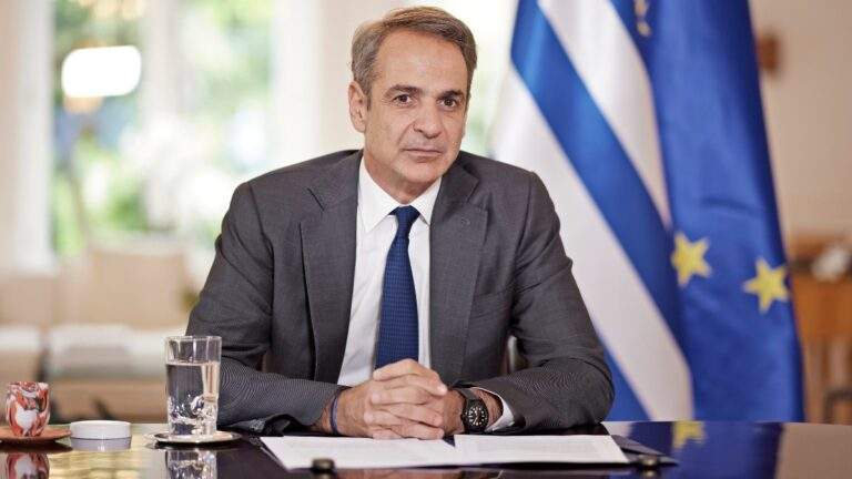 O πρώτος καταραμένος ροκ σταρ στην Ελλάδα ήταν ρεμπέτης
