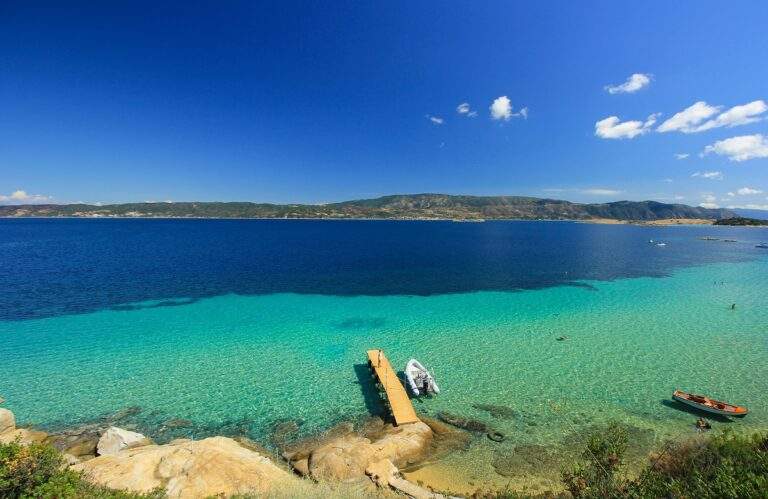 Πόσο θα κόστιζαν σήμερα τα σπίτια των χαρακτήρων του «Εμείς κι Εμείς»