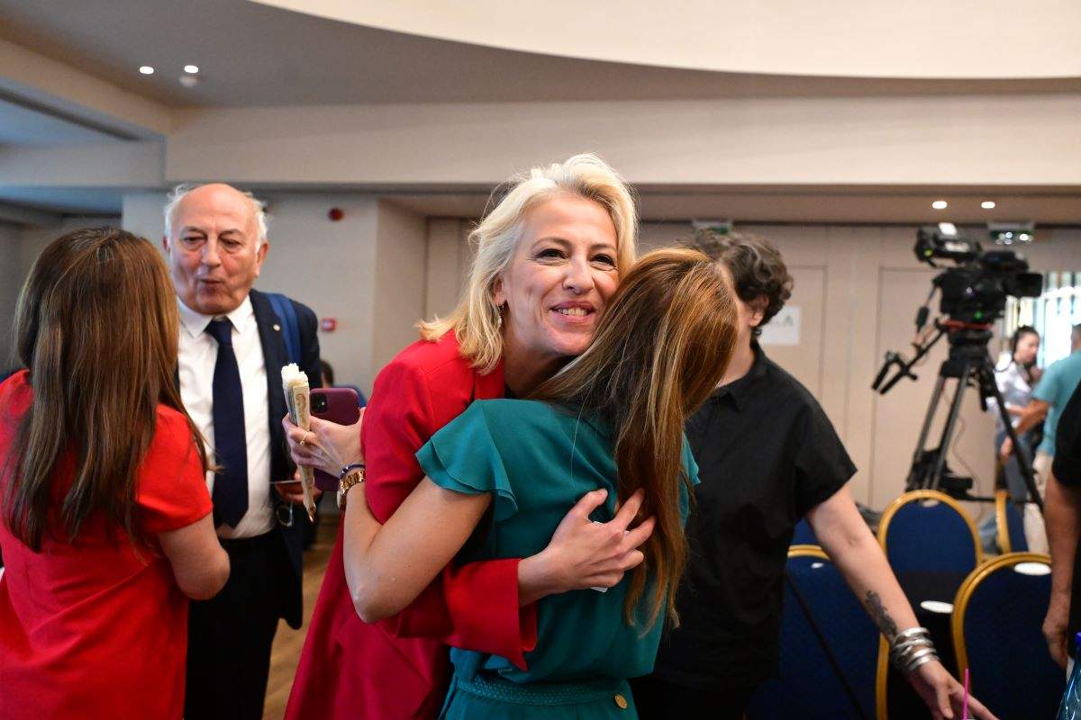Ο Μακρόν και η Μπριζίτ έκλεψαν τις εντυπώσεις στη συναυλία των BTS στο Παρίσι
