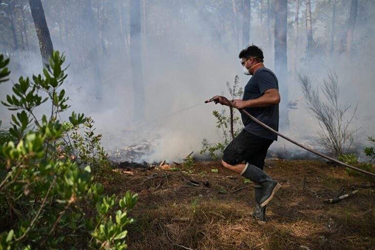 Ιαπωνία: Έκρηξη σε εμπορικό μετά τον ισχυρό σεισμό – Δεκάδες τραυματίες από τα 7,1R