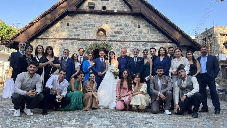 Πράσσα Κιμώλου: Λευκή άμμος, τιρκουάζ νερά και απόλυτη ηρεμία