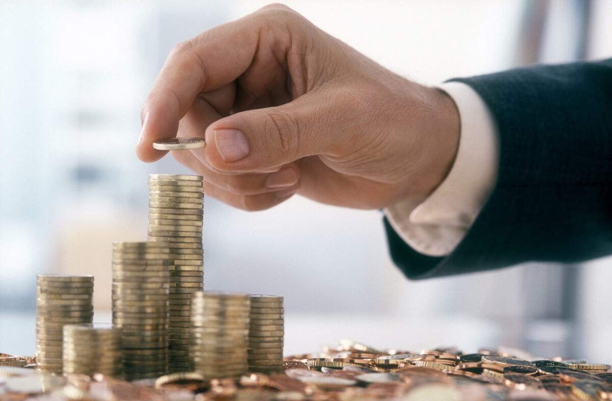 Βίντεο από την Ινδία: Αυτοκίνητο γλιστράει και πέφτει σε φαράγγι
