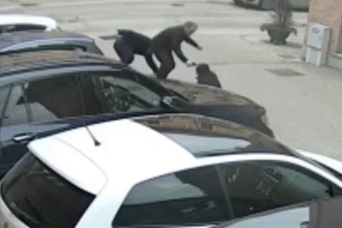Οι αμερικανικές αρχές διεξάγουν την έρευνα για επιβάτη που σφηνώθηκε σε αεροσκάφος στη Θεσσαλονίκη