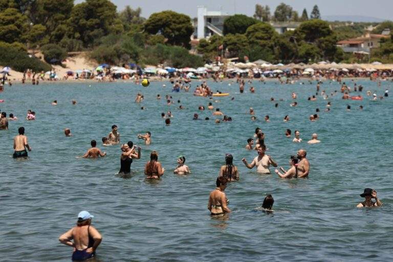 “Κούκλες μαμά και κόρη: Η Γιολάντα Διαμαντή ποζάρει με την 22 χρονη κόρη της και όλοι λένε πως είναι ίδιες