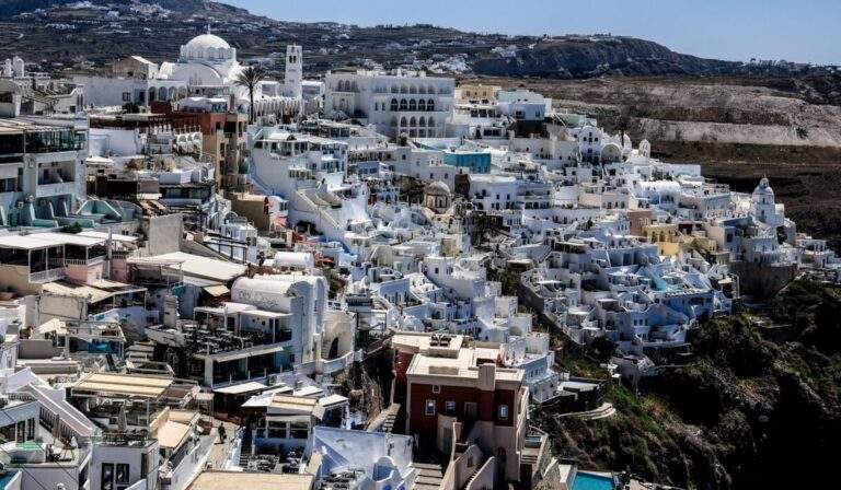 Φαραντούρης για την απόσπαση της συζύγου του: «Νόμιμη και βάσει προσόντων – Δεν είμαστε όλοι ίδιοι»