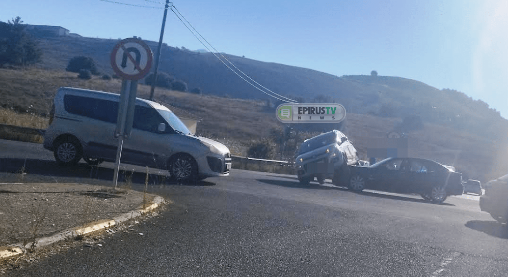 Εκνευρίστηκε επί σκηνής ο Νίκος Οικονομόπουλος: «Πάρτε τα όλα, δεν τα θέλω» -Πέταξε τα ακουστικά του