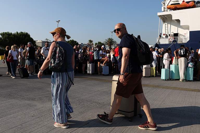 Βίντεο: Τερματοφύλακας στη Νότιο Αφρική μπέρδεψε τις γραμμές του ποδοσφαίρου με αυτές του ράγκμπι και αποβλήθηκε