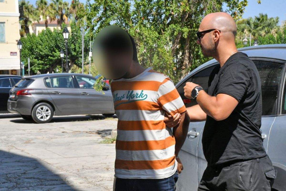Naked dressing: Τι είναι το αποκαλυπτικό trend της μόδας που προκαλεί… αμηχανία