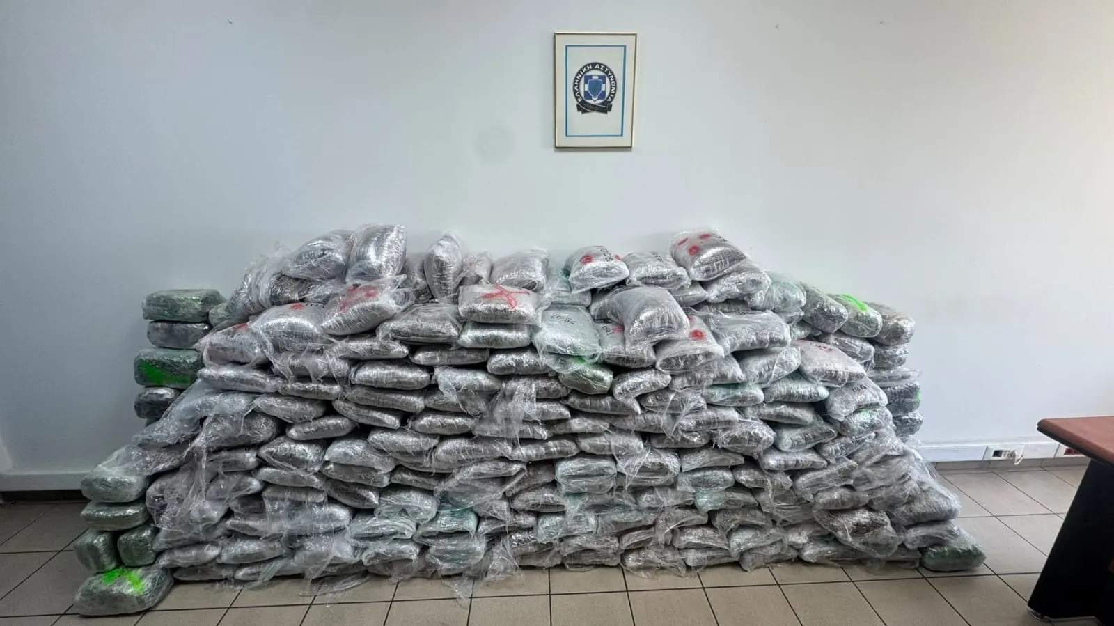 Η Mercedes κρατά χαμηλούς τόνους παρά την κυριαρχία της